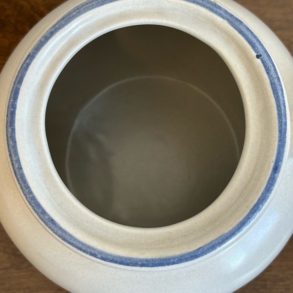 PFALTZGRAFF YORKTOWNE STONEWARE BEAN POT WITH HANDLE & LID #70 GRAY BLUE FLORAL - Picture 6 of 16